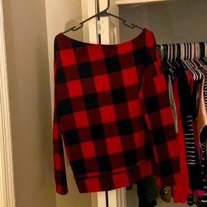 Women’s top. Off shoulder.